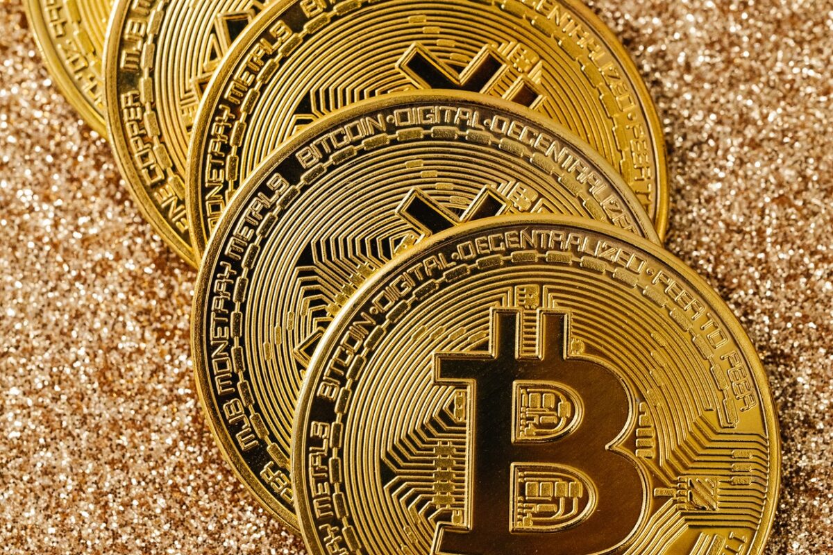 How can you benefit from decentralized finance using Domenic Carosa’s Earnity?